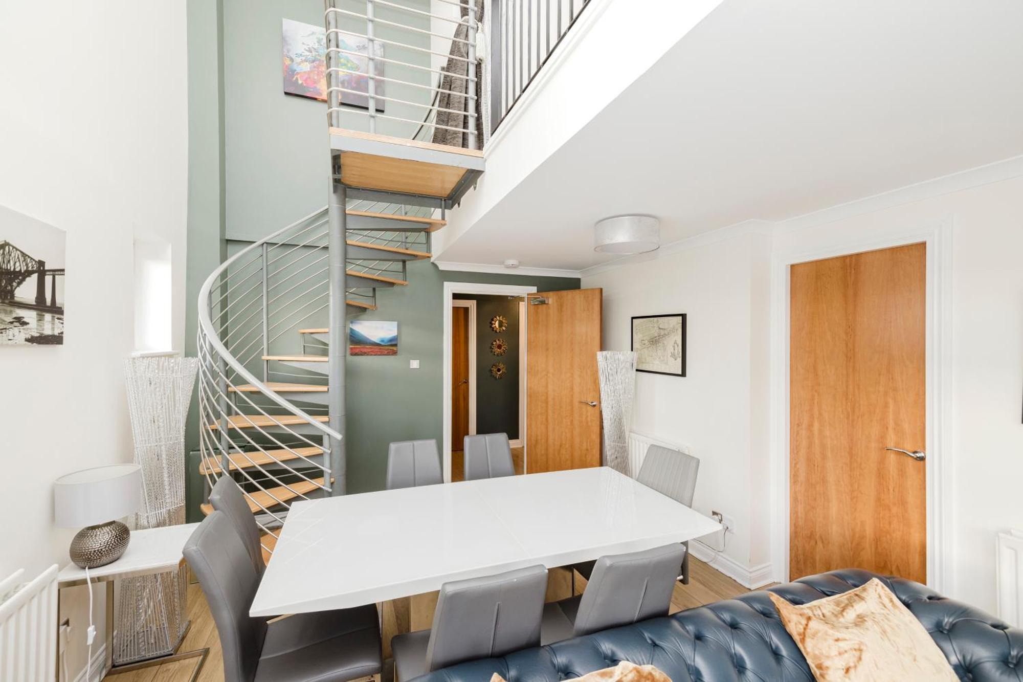 Joivy Stylish Apartment With Balcony In Old Town Единбург Екстер'єр фото