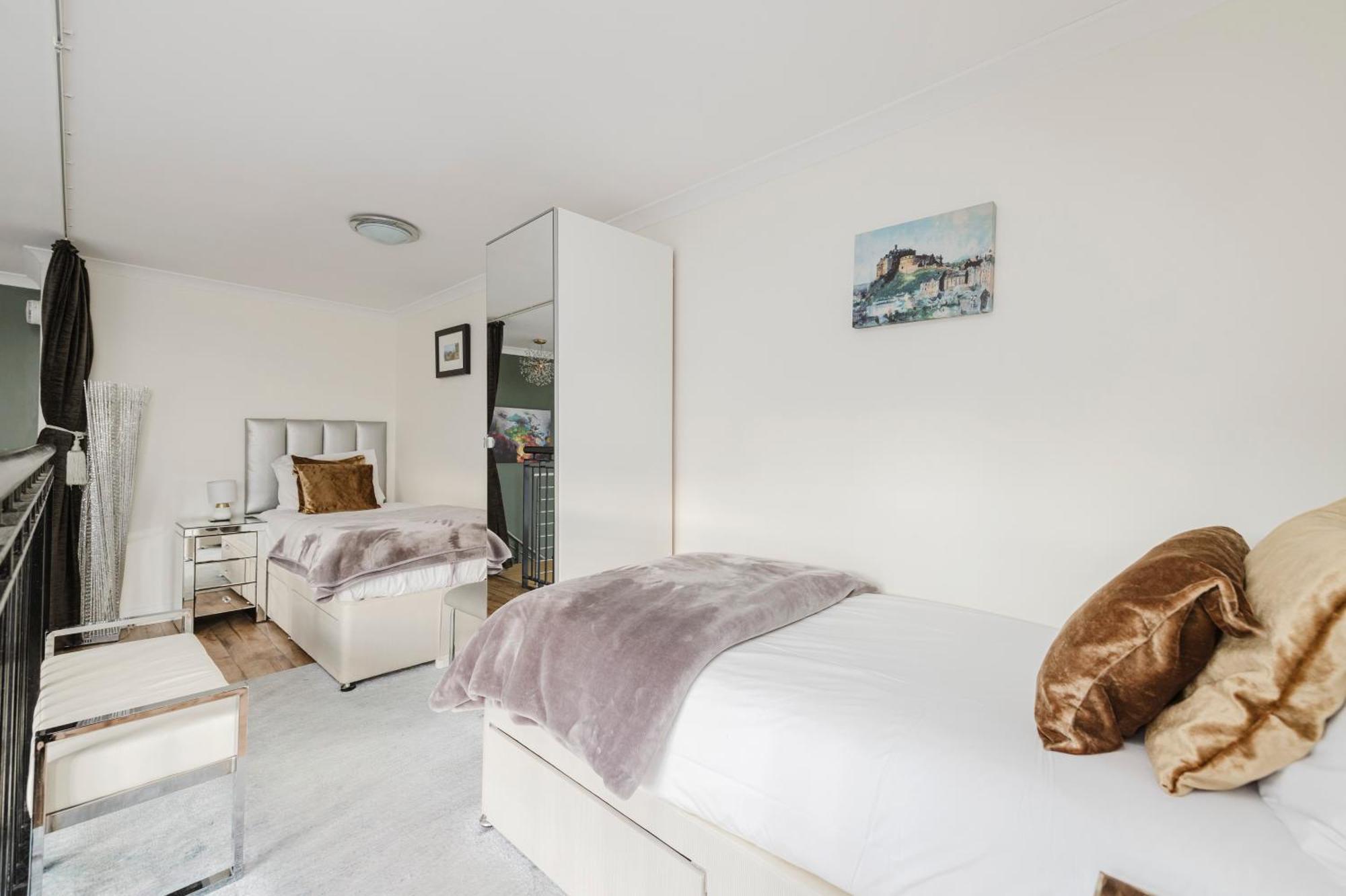 Joivy Stylish Apartment With Balcony In Old Town Единбург Екстер'єр фото